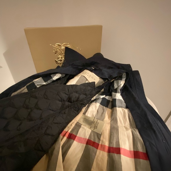 Burberry, London navy blue trenchcoat - Picture 2 of 5